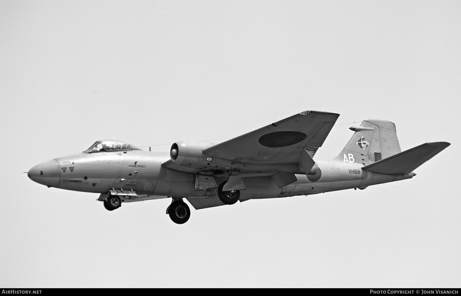 Aircraft Photo of XH168 | English Electric Canberra PR9 | UK - Air Force | AirHistory.net #507103