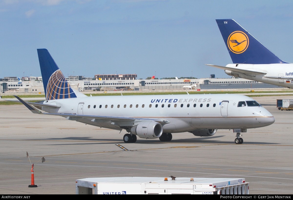 Aircraft Photo of N208SY | Embraer 175LR (ERJ-170-200LR) | United Express | AirHistory.net #507211