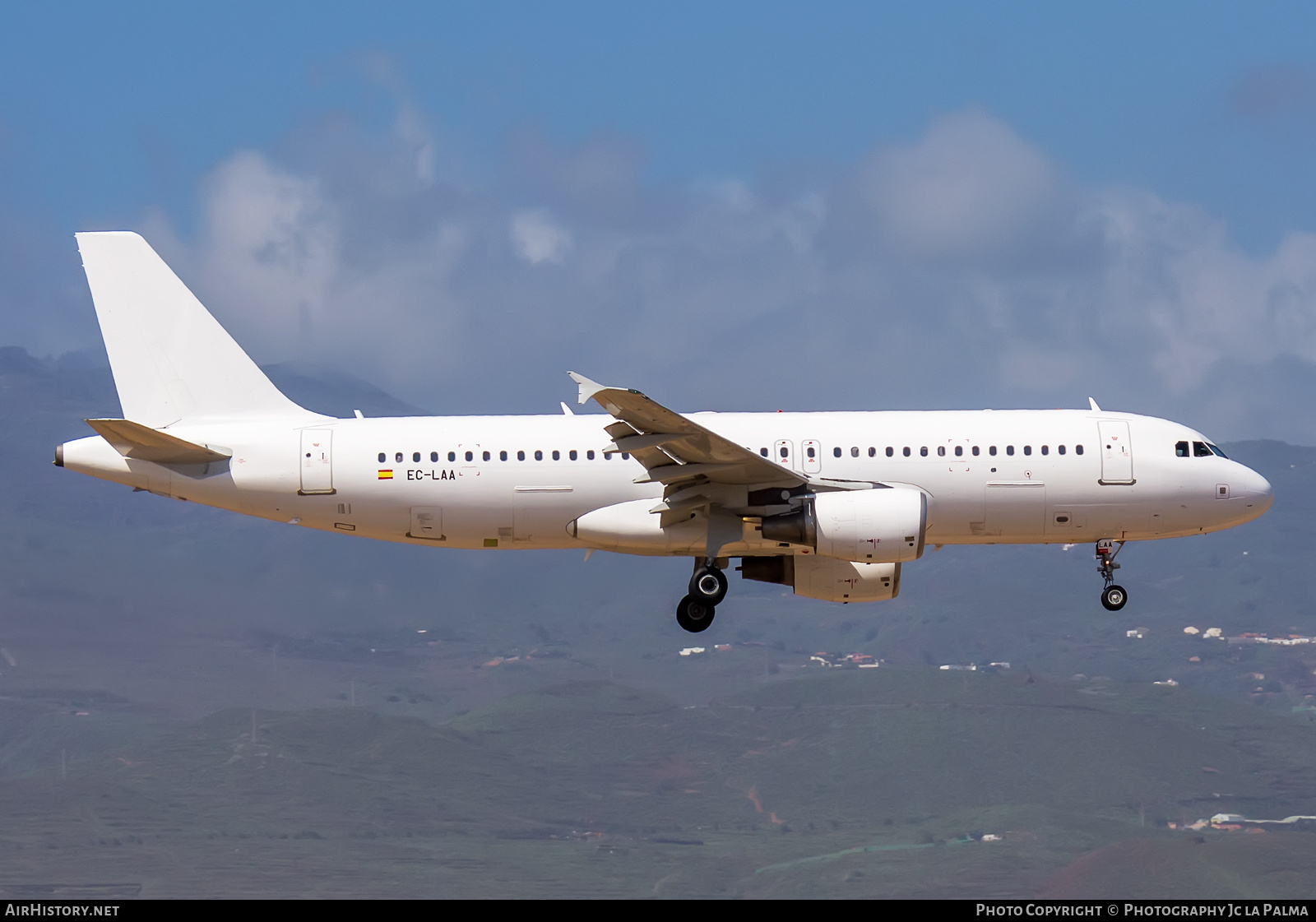 Aircraft Photo of EC-LAA | Airbus A320-214 | AirHistory.net #507341