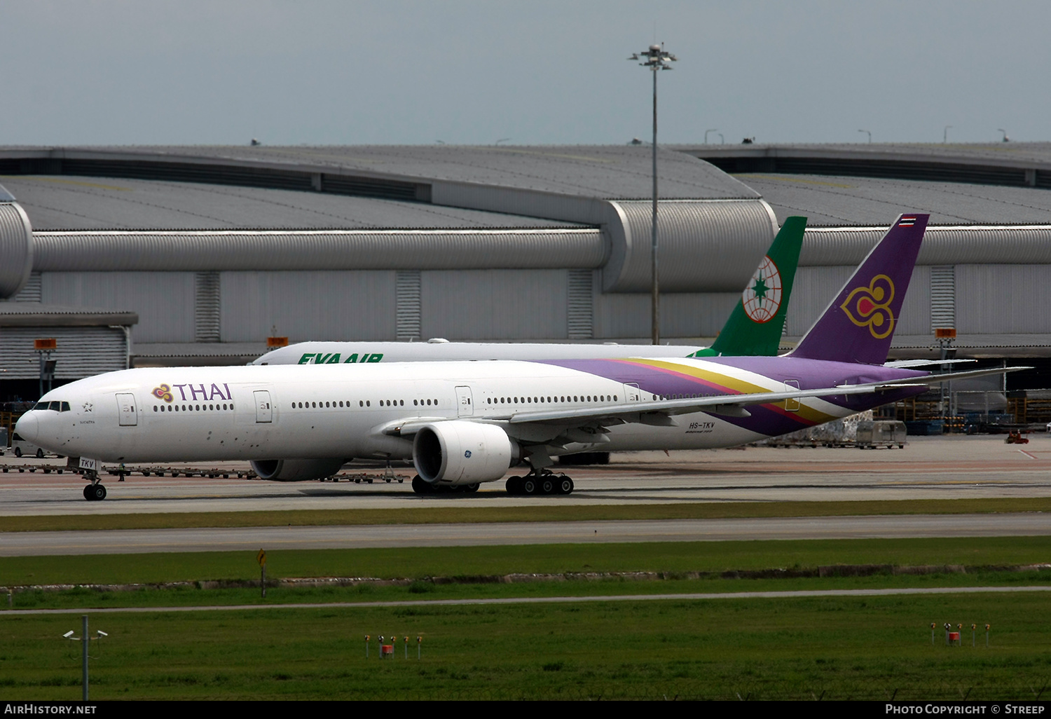 Aircraft Photo of HS-TKV | Boeing 777-3D7/ER | Thai Airways International | AirHistory.net #507432