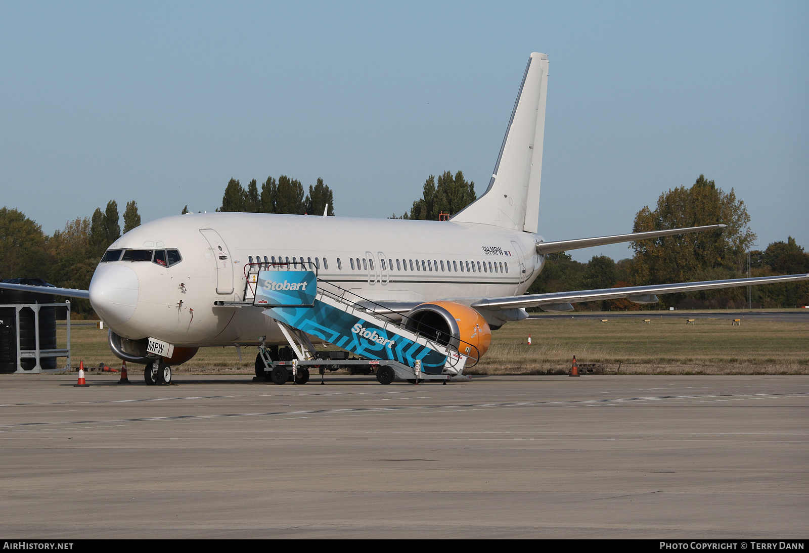Aircraft Photo of 9H-MPW | Boeing 737-484 | Air Horizont | AirHistory.net #507846