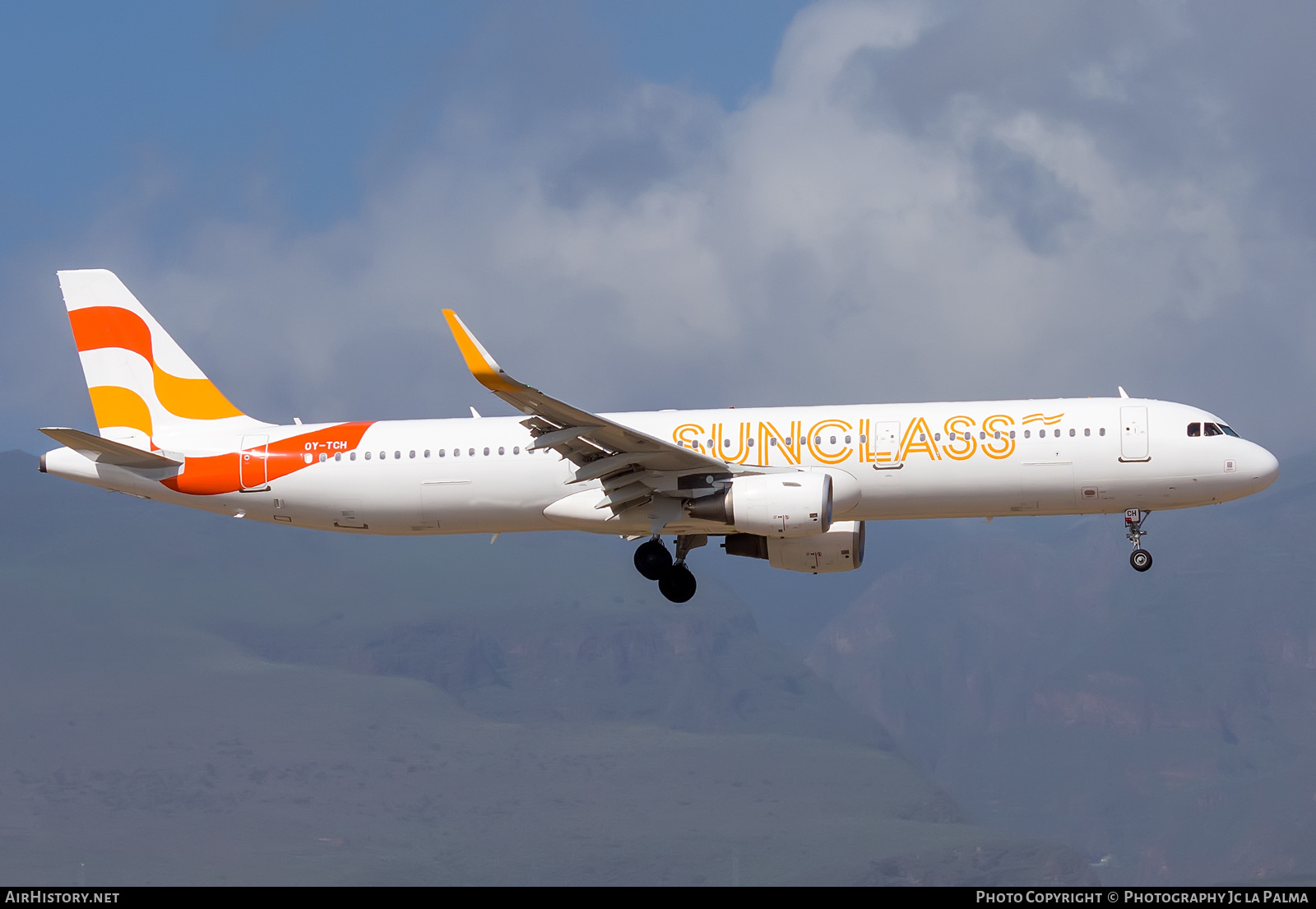 Aircraft Photo of OY-TCH | Airbus A321-211 | Sunclass Airlines | AirHistory.net #507851