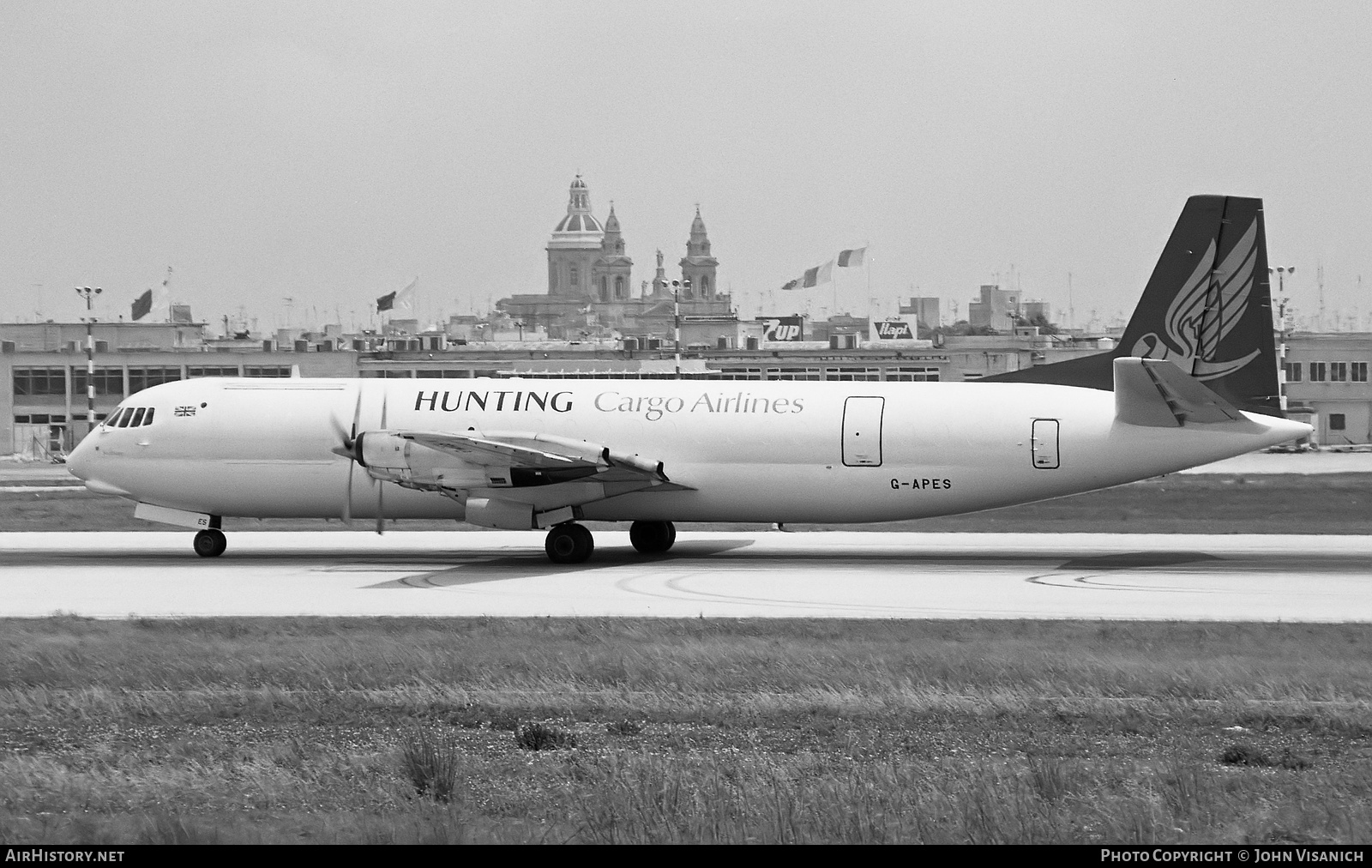 Aircraft Photo of G-APES | Vickers 953C Merchantman | Hunting Cargo Airlines | AirHistory.net #508049