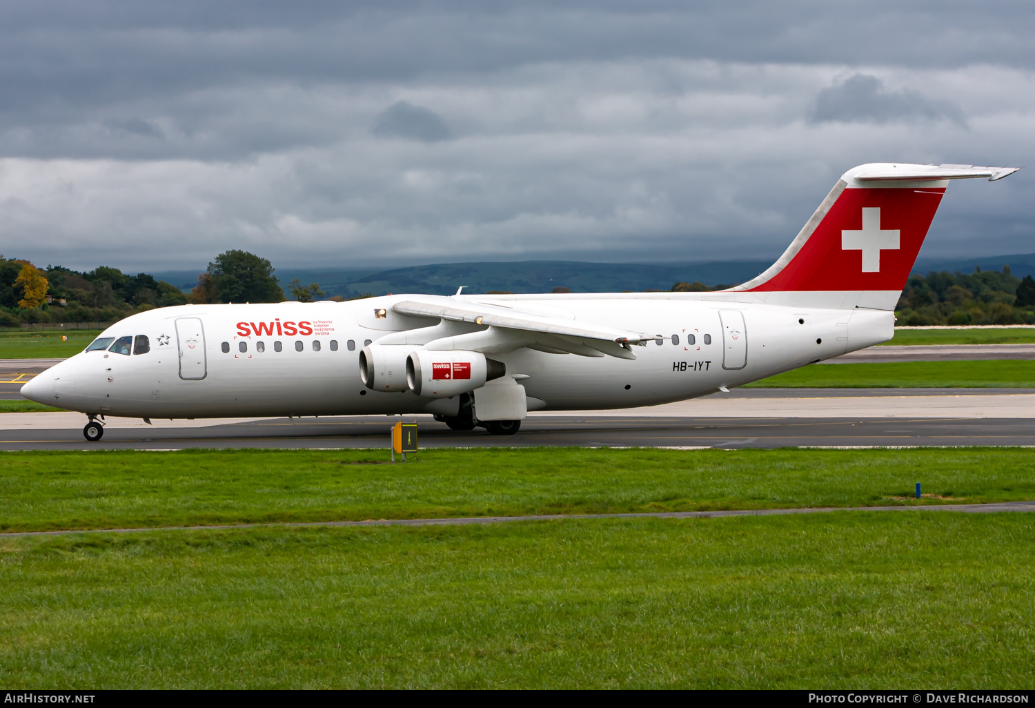 Aircraft Photo of HB-IYT | BAE Systems Avro 146-RJ100 | Swiss International Air Lines | AirHistory.net #508073