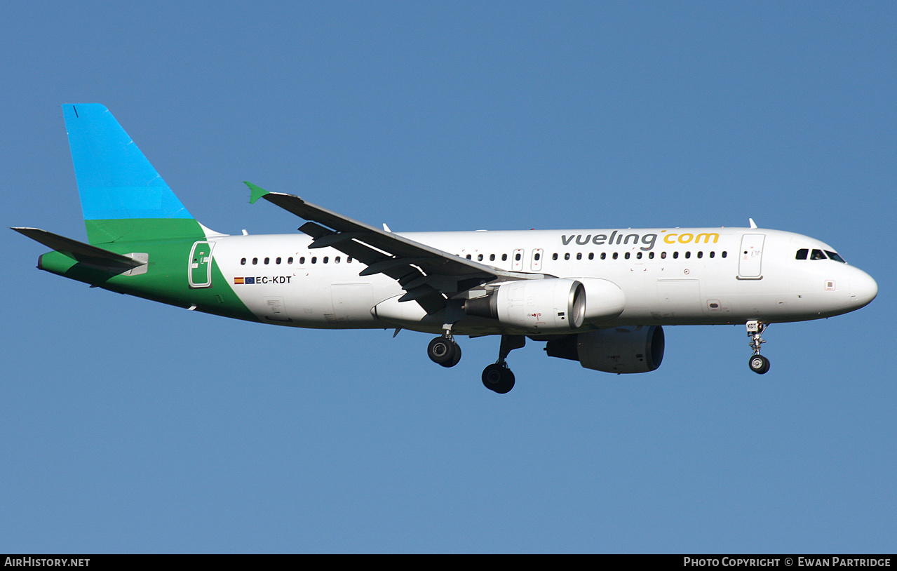 Aircraft Photo of EC-KDT | Airbus A320-216 | Vueling Airlines | AirHistory.net #508720