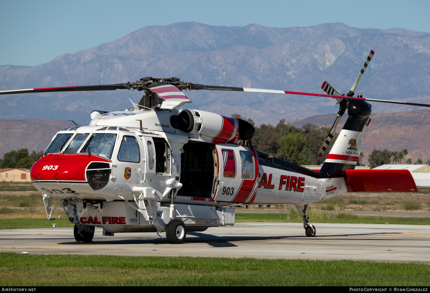 Aircraft Photo of N483DF | Sikorsky S-70i International Black Hawk | Cal Fire - California Department of Forestry & Fire Protection | AirHistory.net #509166