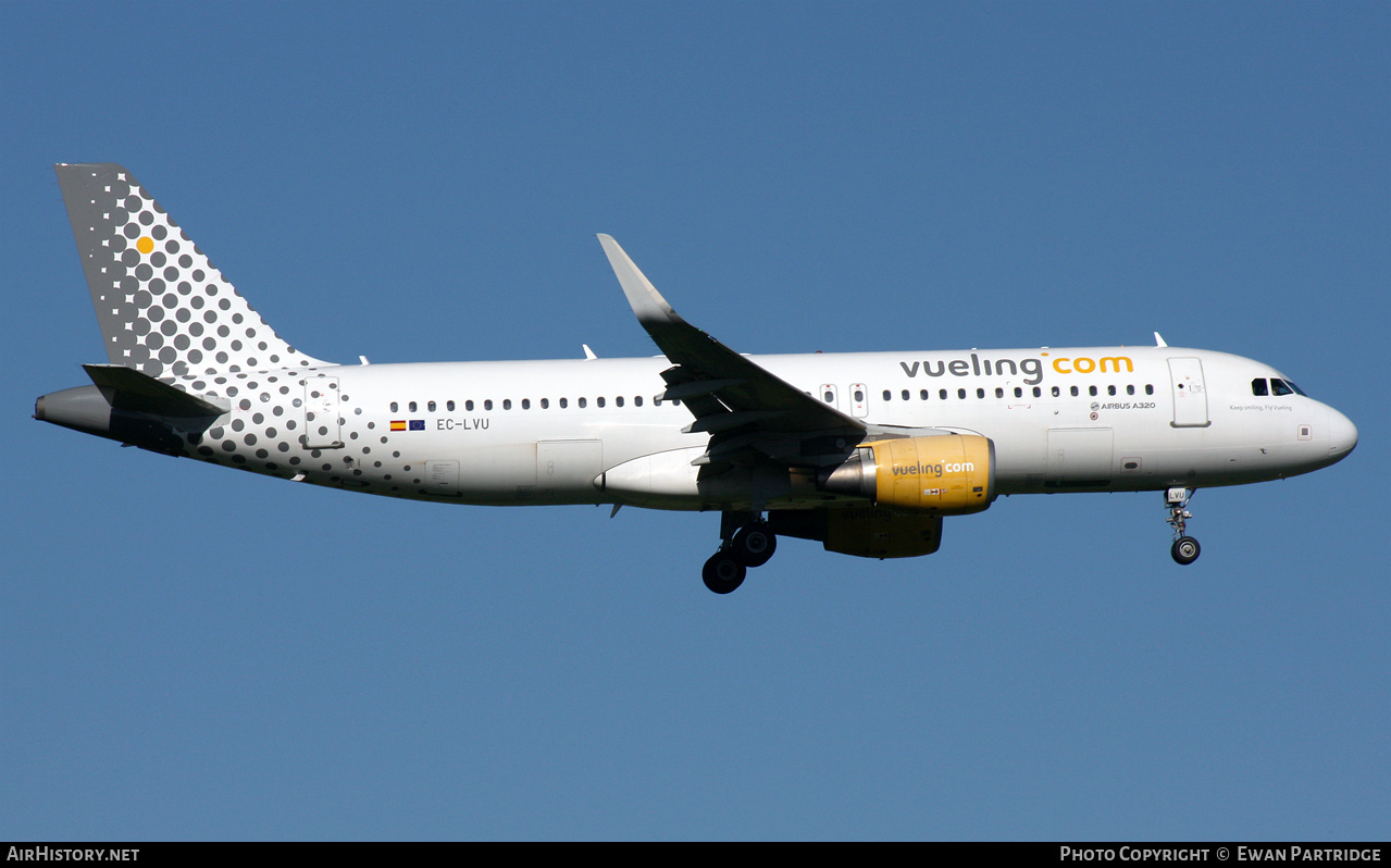 Aircraft Photo of EC-LVU | Airbus A320-214 | Vueling Airlines | AirHistory.net #509248
