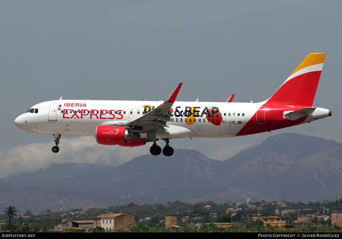 Aircraft Photo of EC-LYE | Airbus A320-216 | Iberia Express | AirHistory.net #509515