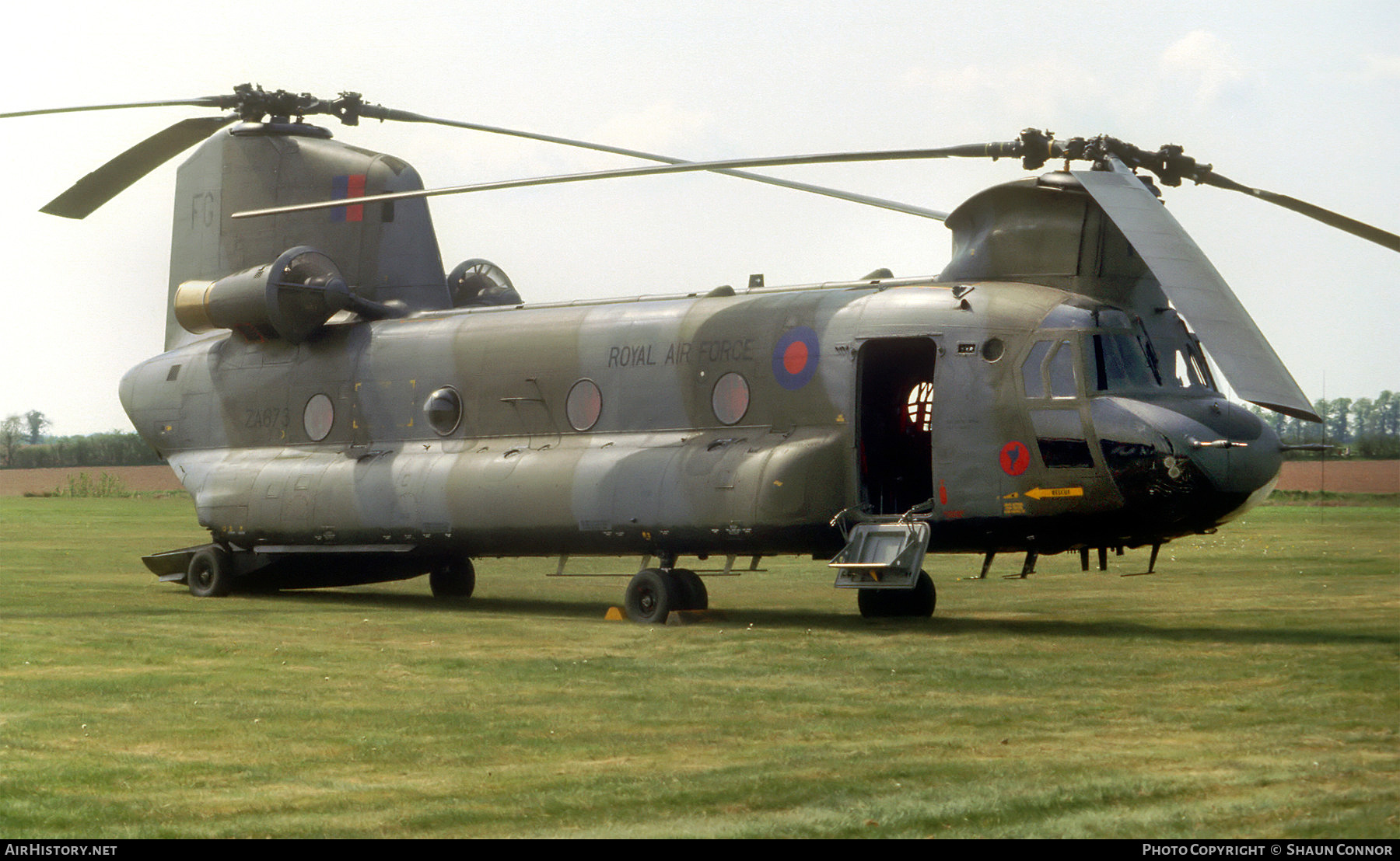 Aircraft Photo of ZA673 | Boeing Vertol Chinook HC1 (352) | UK - Air Force | AirHistory.net #509892