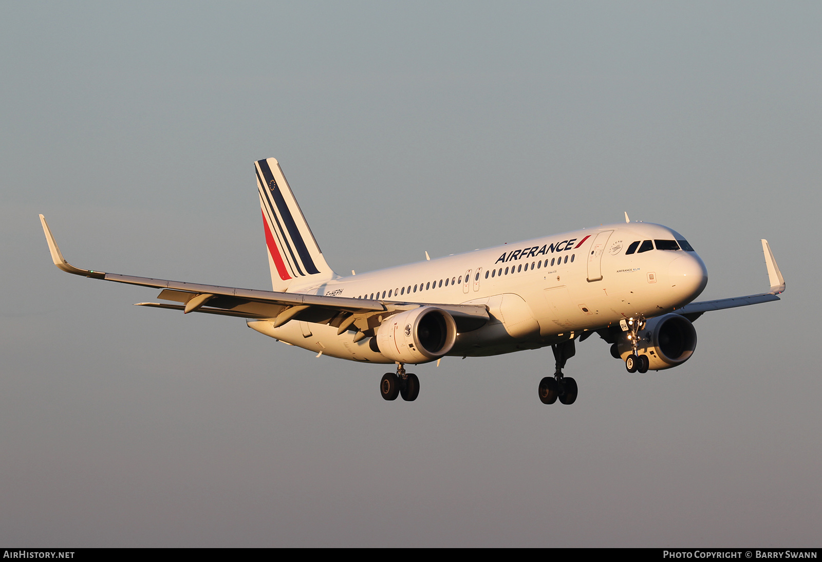 Aircraft Photo of F-HEPH | Airbus A320-214 | Air France | AirHistory.net #510233