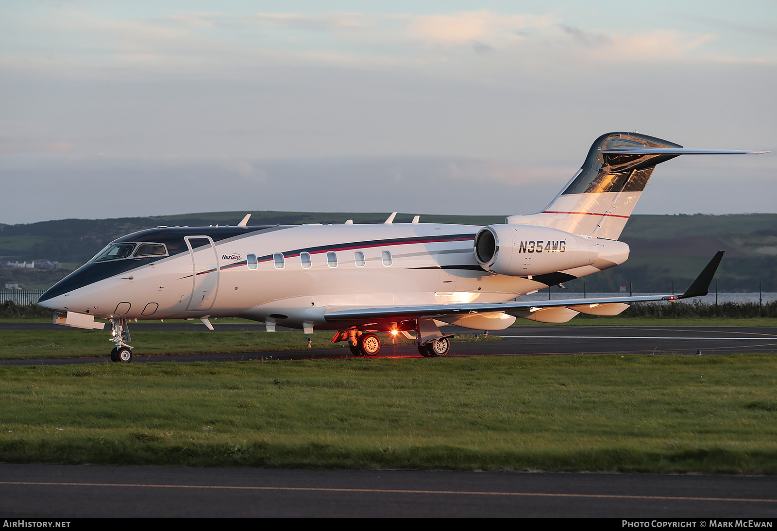 Aircraft Photo of N354WG | Bombardier Challenger 300 (BD-100-1A10) | AirHistory.net #510344