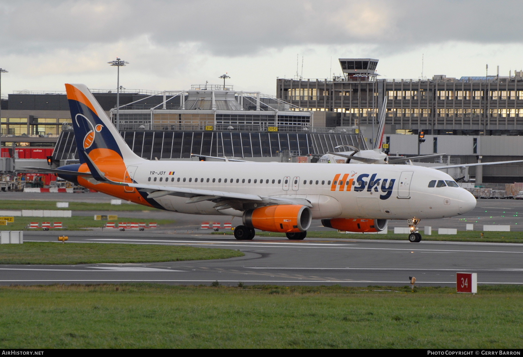 Aircraft Photo of YR-JOY | Airbus A320-232 | HiSky | AirHistory.net #510989