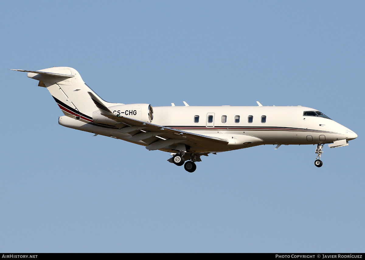 Aircraft Photo of CS-CHG | Bombardier Challenger 350 (BD-100-1A10) | AirHistory.net #511194