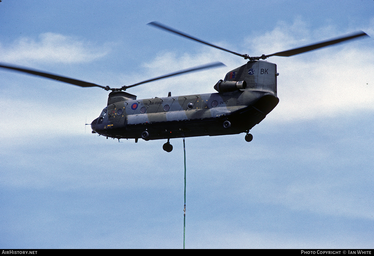 Aircraft Photo of ZA717 | Boeing Vertol Chinook HC1 (352) | UK - Air Force | AirHistory.net #511308