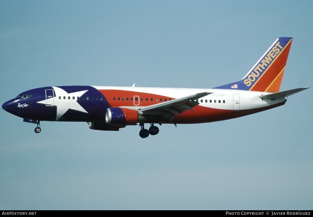 Aircraft Photo of N352SW | Boeing 737-3H4 | Southwest Airlines | AirHistory.net #511531