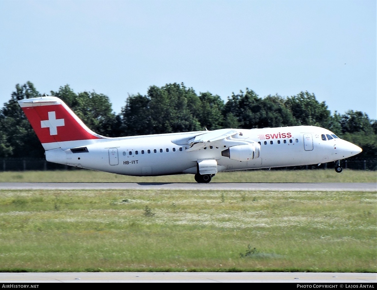 Aircraft Photo of HB-IYT | BAE Systems Avro 146-RJ100 | Swiss International Air Lines | AirHistory.net #511618
