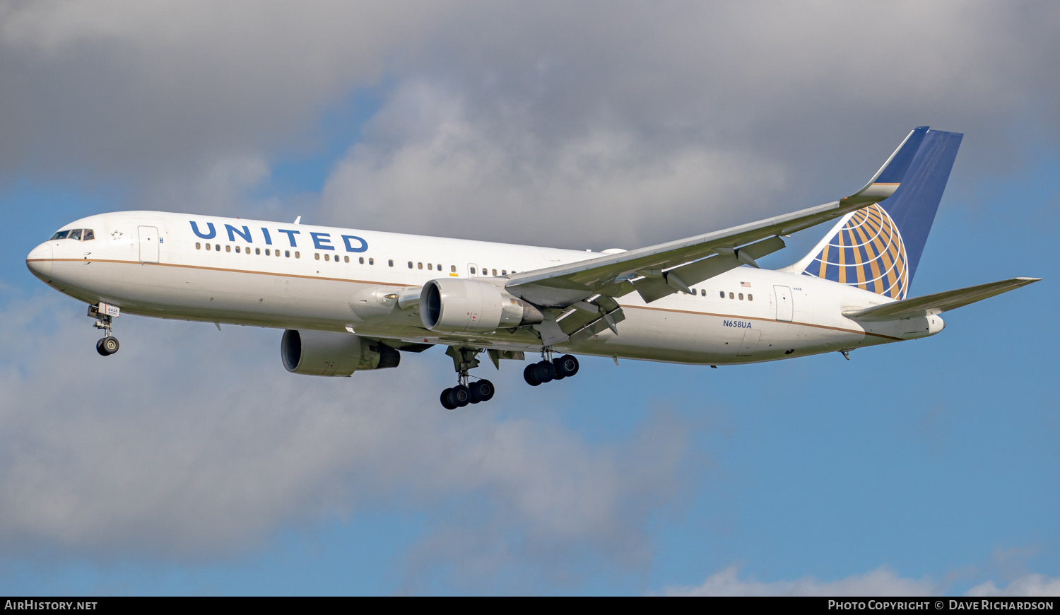 Aircraft Photo of N658UA | Boeing 767-322/ER | United Airlines | AirHistory.net #511681