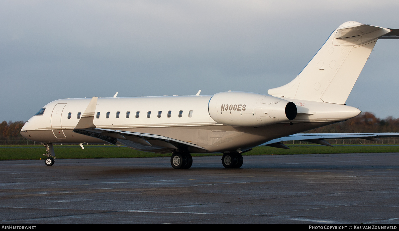 Aircraft Photo of N300ES | Bombardier Global Express (BD-700-1A10) | AirHistory.net #511691