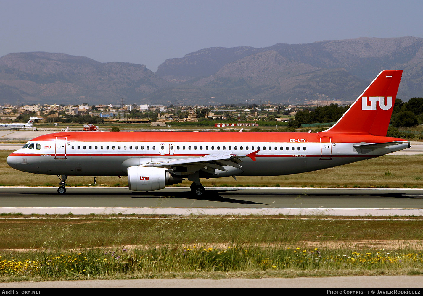 Aircraft Photo of OE-LTV | Airbus A320-214 | LTU - Lufttransport-Unternehmen | AirHistory.net #511928