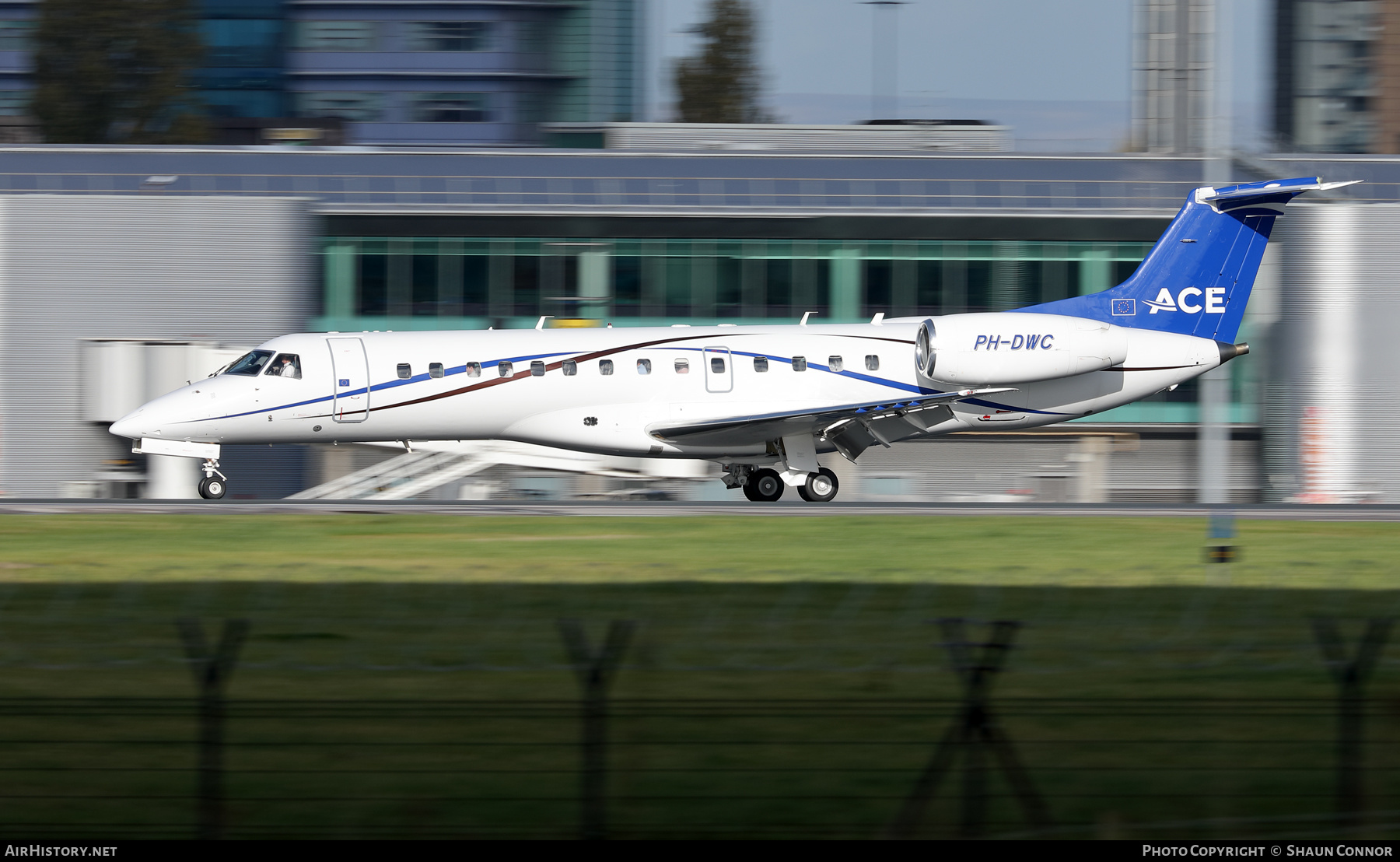 Aircraft Photo of PH-DWC | Embraer ERJ-135LR (EMB-135LR) | AirHistory.net #512104