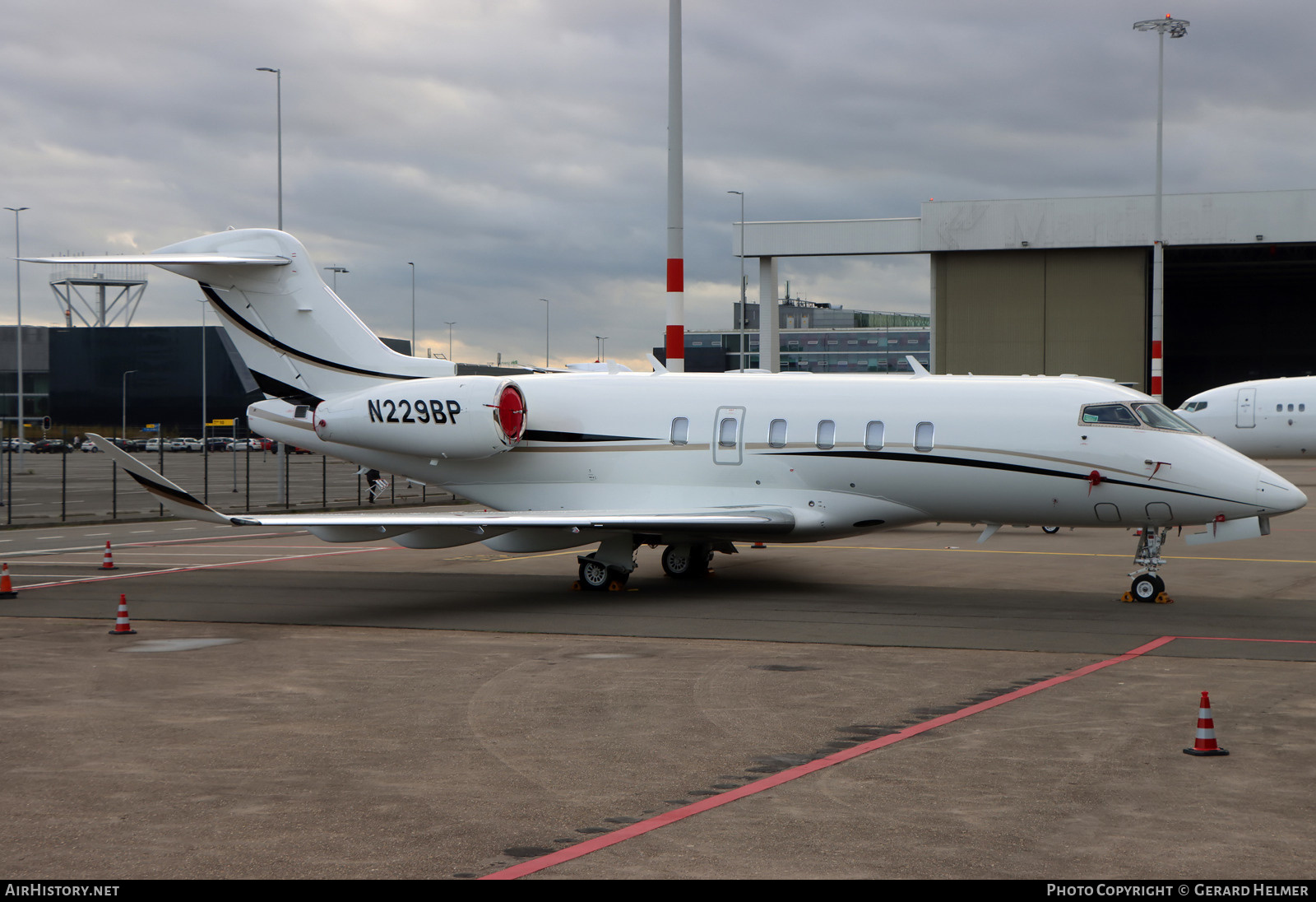 Aircraft Photo of N229BP | Bombardier Challenger 350 (BD-100-1A10) | AirHistory.net #512148