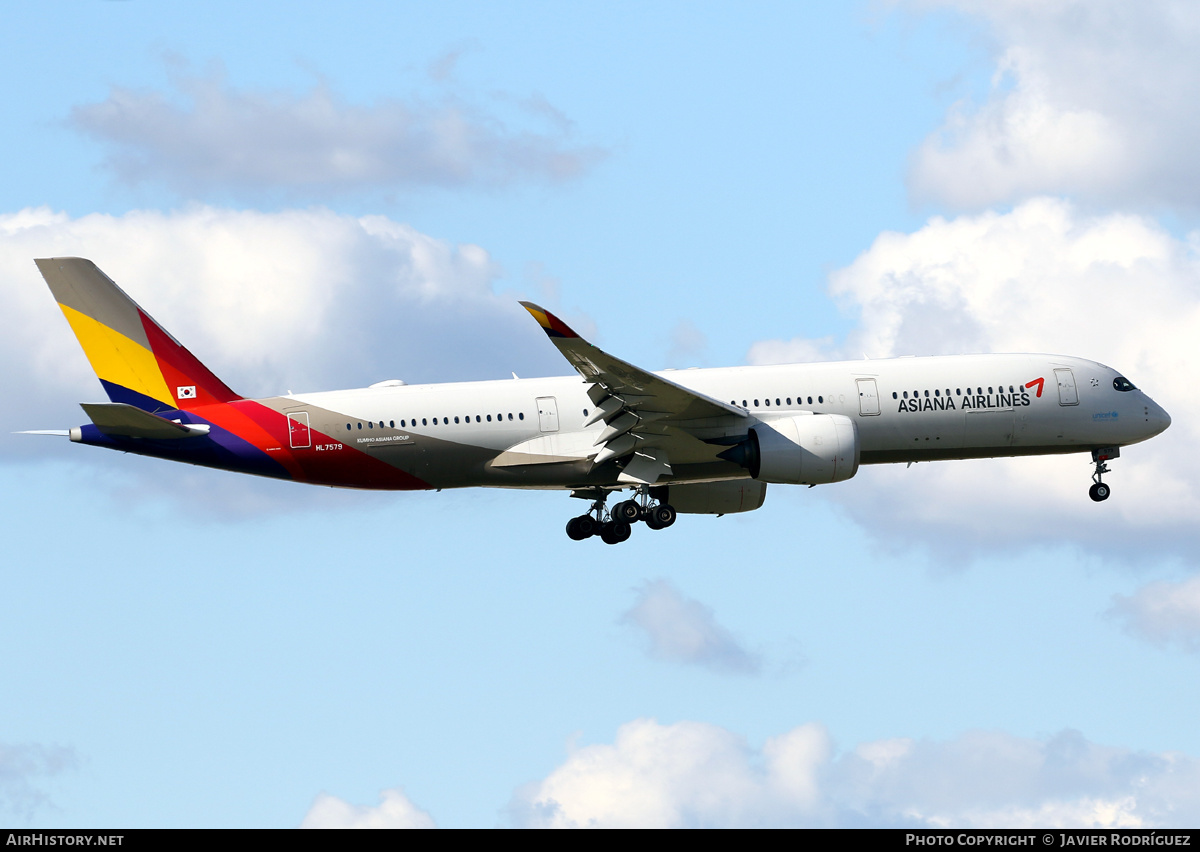Aircraft Photo of HL7579 | Airbus A350-941 | Asiana Airlines | AirHistory.net #512191