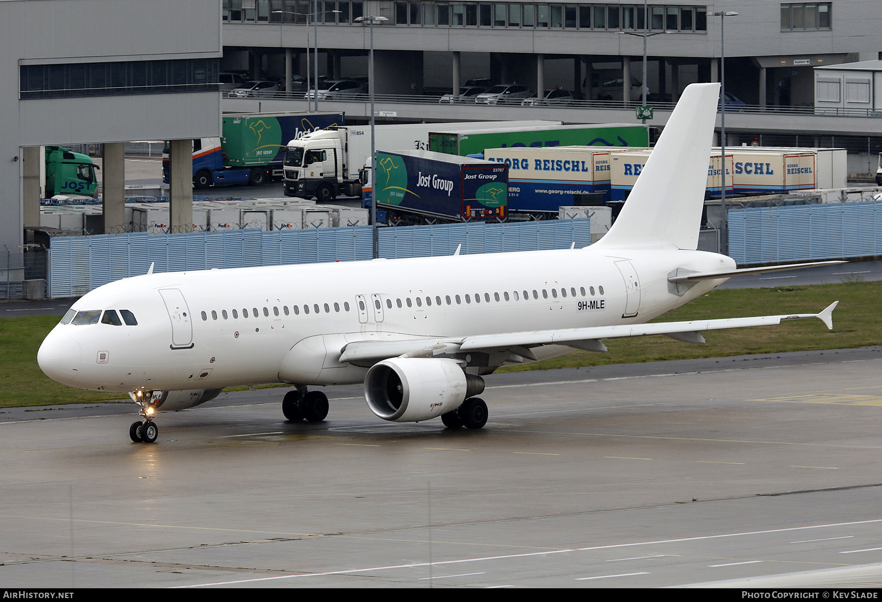 Aircraft Photo of 9H-MLE | Airbus A320-214 | AirHistory.net #512449