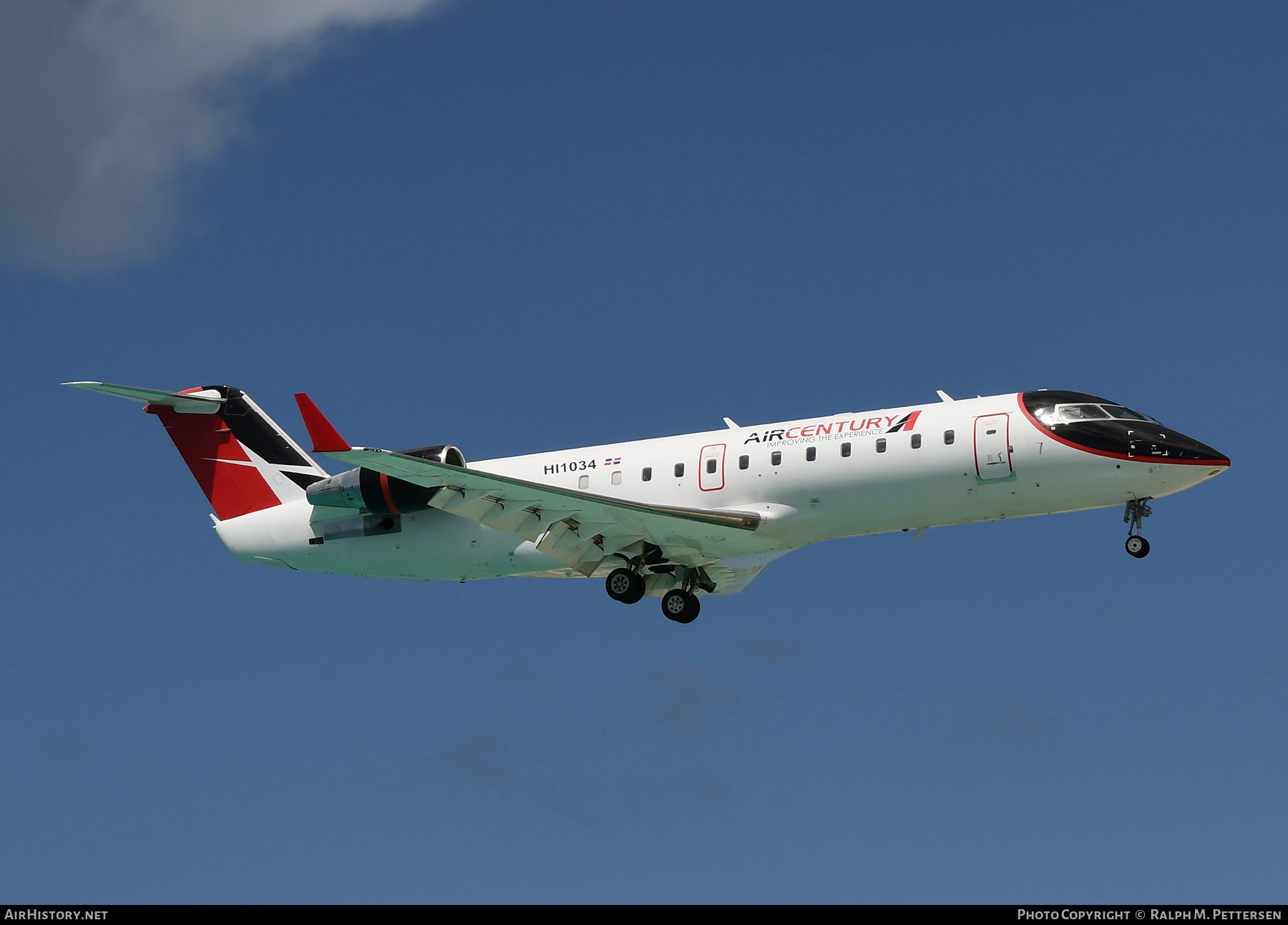 Aircraft Photo of HI1034 | Bombardier CRJ-200 (CL-600-2B19) | ACSA - Air Century | AirHistory.net #512468