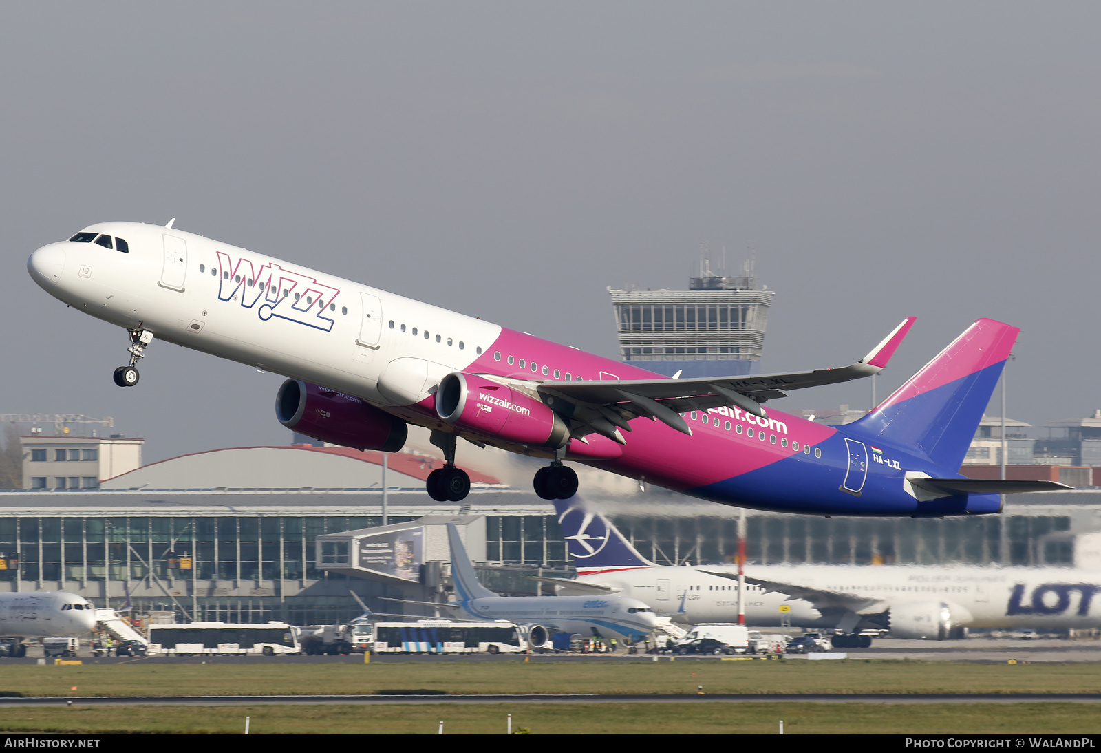 Aircraft Photo of HA-LXL | Airbus A321-231 | Wizz Air | AirHistory.net #512653