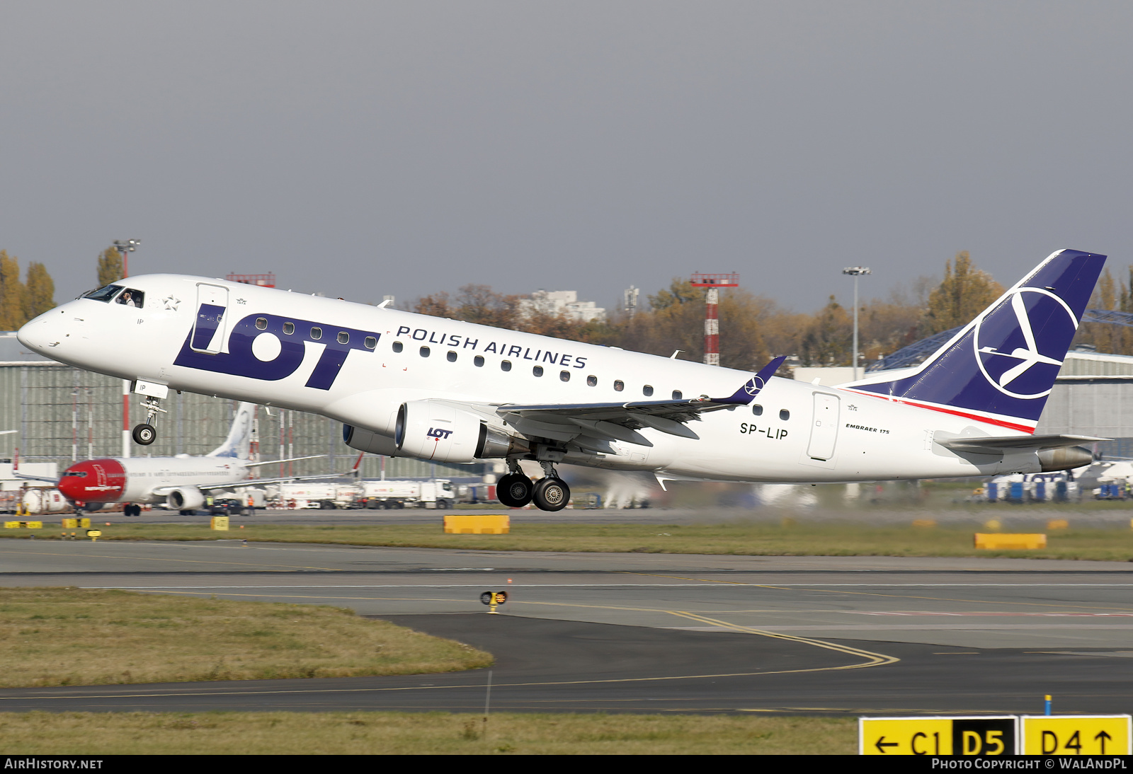 Aircraft Photo of SP-LIP | Embraer 175LR (ERJ-170-200LR) | LOT Polish Airlines - Polskie Linie Lotnicze | AirHistory.net #512690