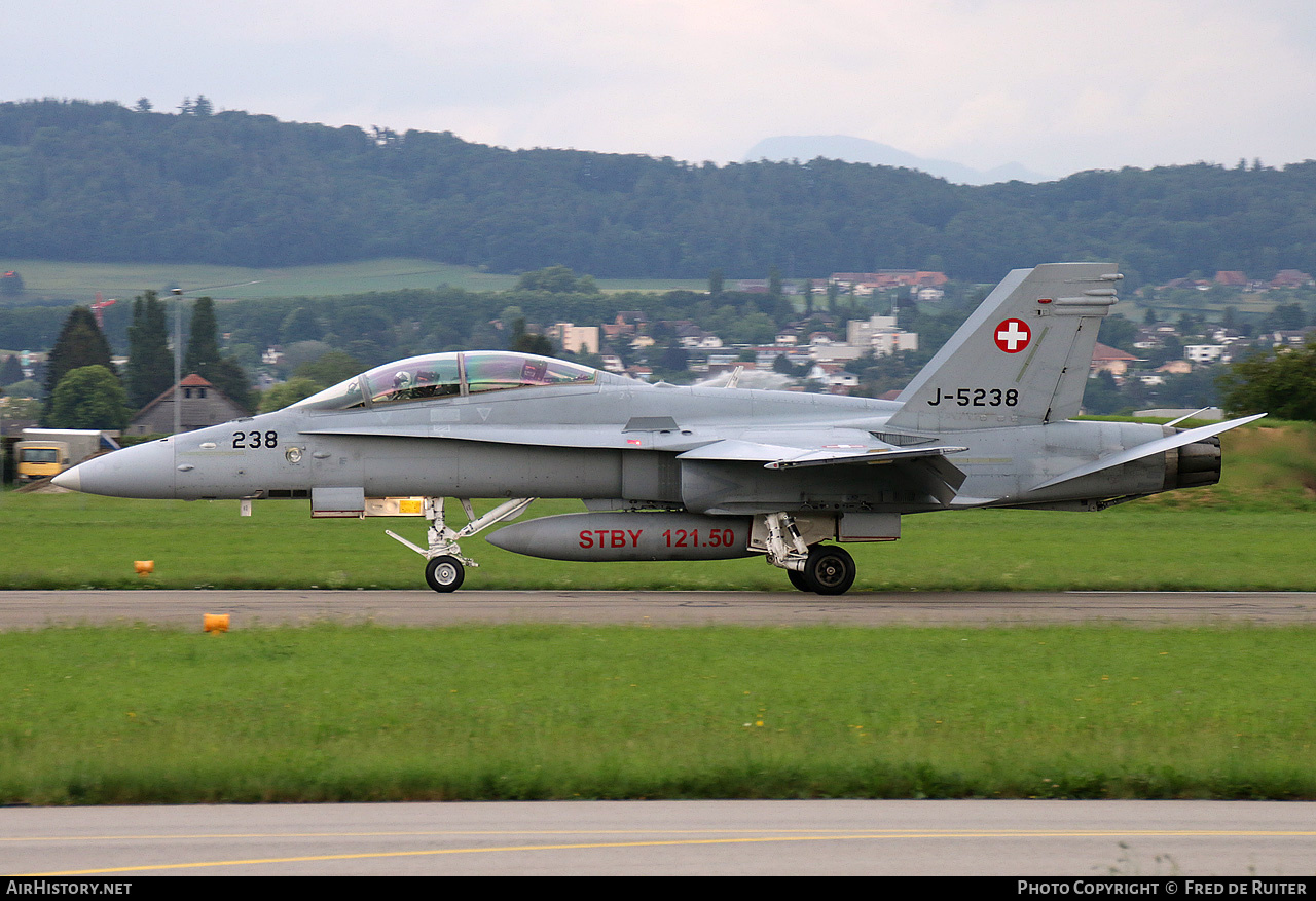 Aircraft Photo of J-5238 | McDonnell Douglas F/A-18D Hornet | Switzerland - Air Force | AirHistory.net #512818