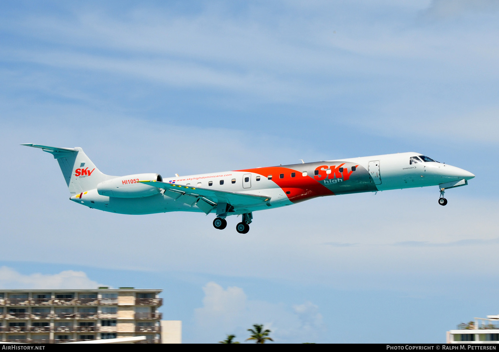 Aircraft Photo of HI1052 | Embraer ERJ-145LR (EMB-145LR) | Sky High Aviation | AirHistory.net #512873