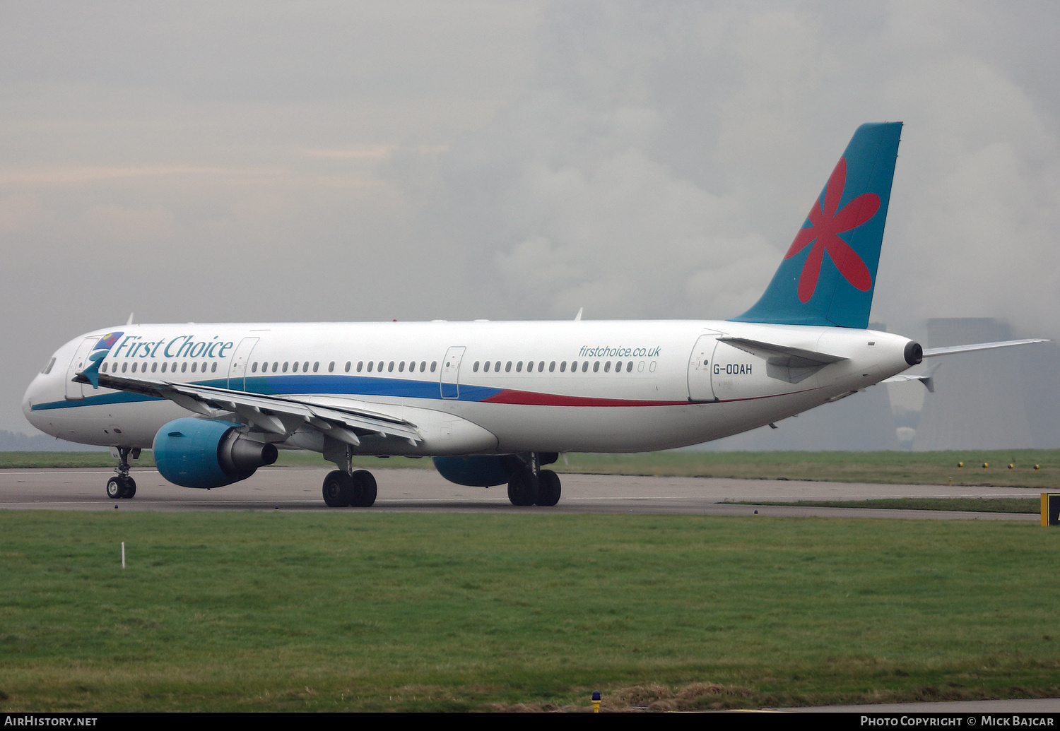 Aircraft Photo of G-OOAH | Airbus A321-211 | First Choice Airways | AirHistory.net #513178