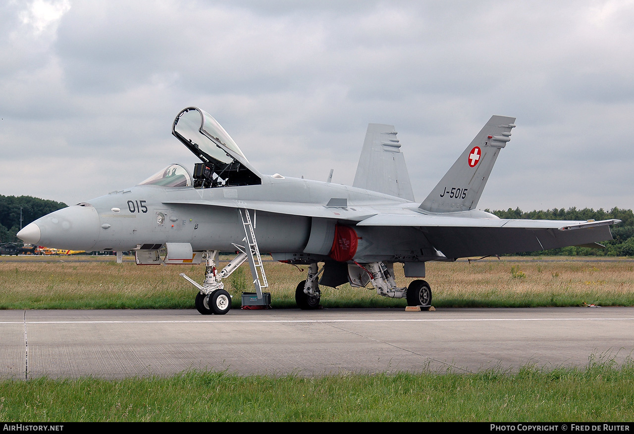 Aircraft Photo of J-5015 | McDonnell Douglas F/A-18C Hornet | Switzerland - Air Force | AirHistory.net #513186