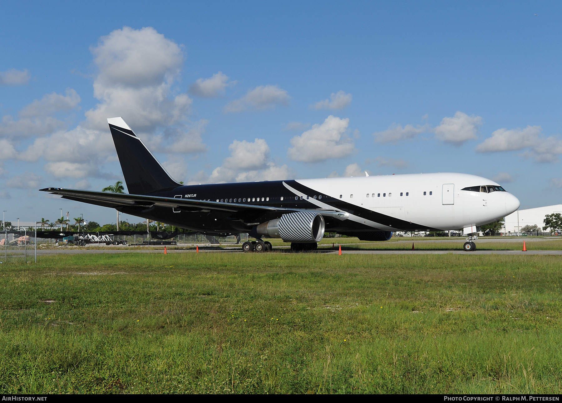 Aircraft Photo of N267JR | Boeing 767-238/ER | AirHistory.net #513229