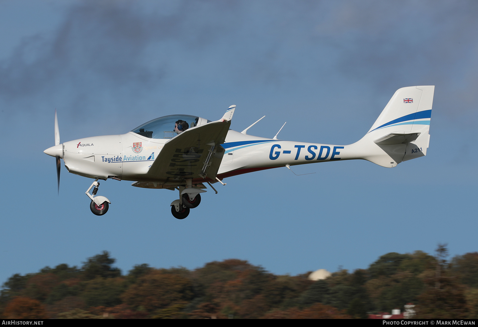 Aircraft Photo of G-TSDE | Aquila AT01-100A A211 | Tayside Aviation | AirHistory.net #513363
