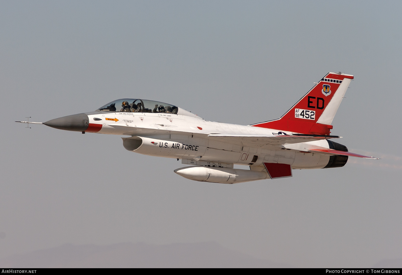 Aircraft Photo of 92-0452 | General Dynamics F-16B Fighting Falcon | USA - Air Force | AirHistory.net #513447