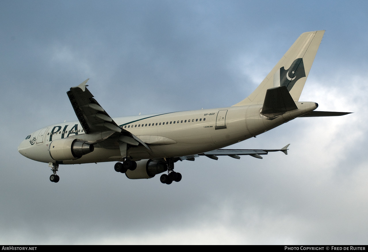Aircraft Photo of AP-BGP | Airbus A310-324/ET | Pakistan International Airlines - PIA | AirHistory.net #513621