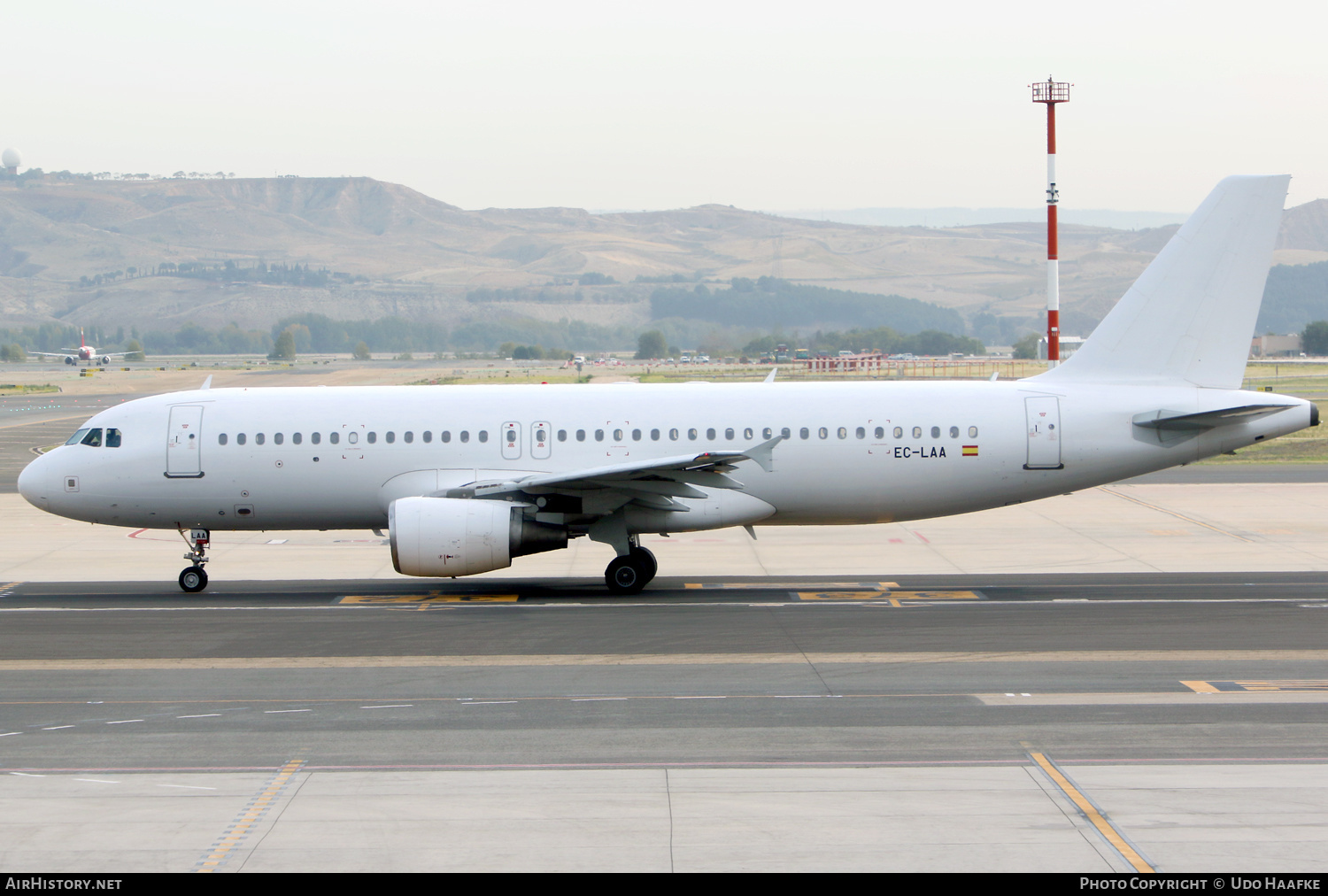 Aircraft Photo of EC-LAA | Airbus A320-214 | Iberia Express | AirHistory.net #513777