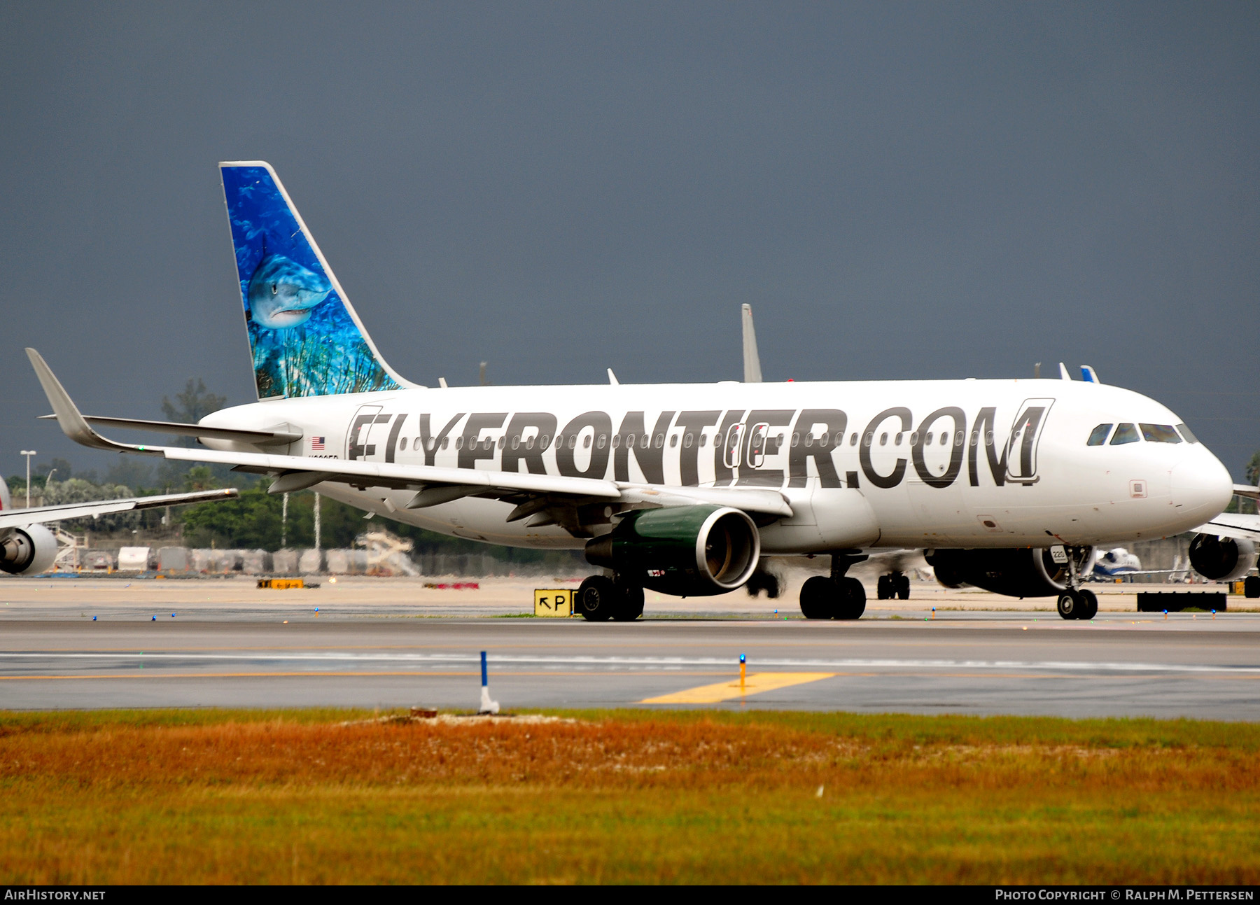 Aircraft Photo of N220FR | Airbus A320-214 | Frontier Airlines | AirHistory.net #514081