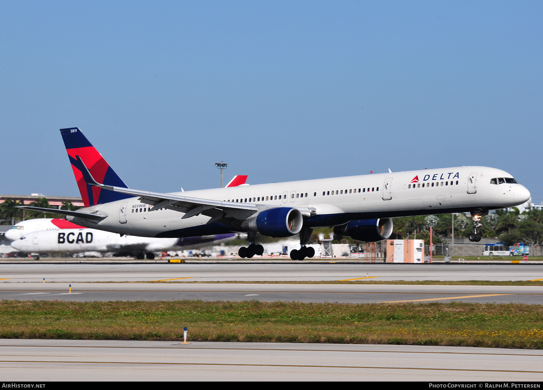 Aircraft Photo of N591NW | Boeing 757-351 | Delta Air Lines | AirHistory.net #514154