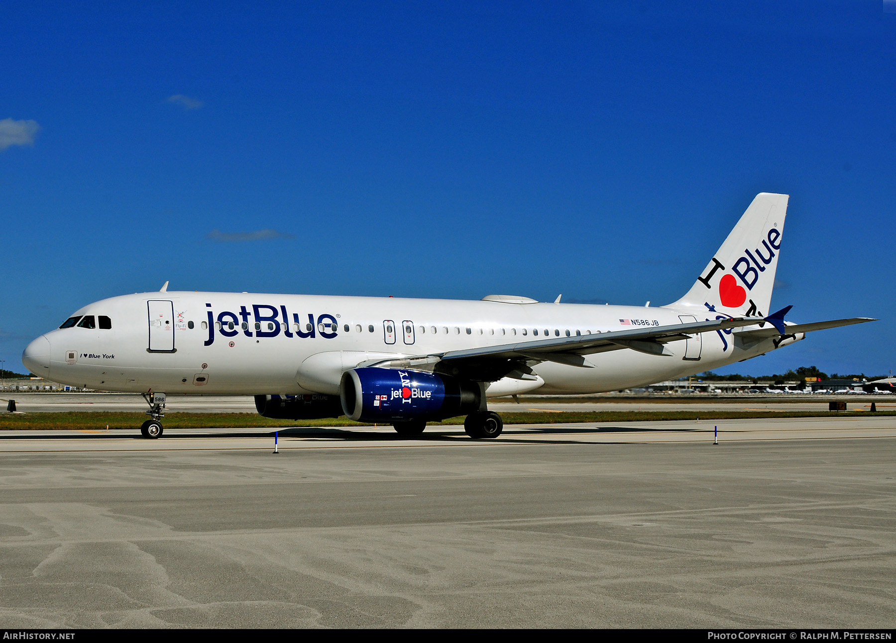 Aircraft Photo of N586JB | Airbus A320-232 | JetBlue Airways | AirHistory.net #514186