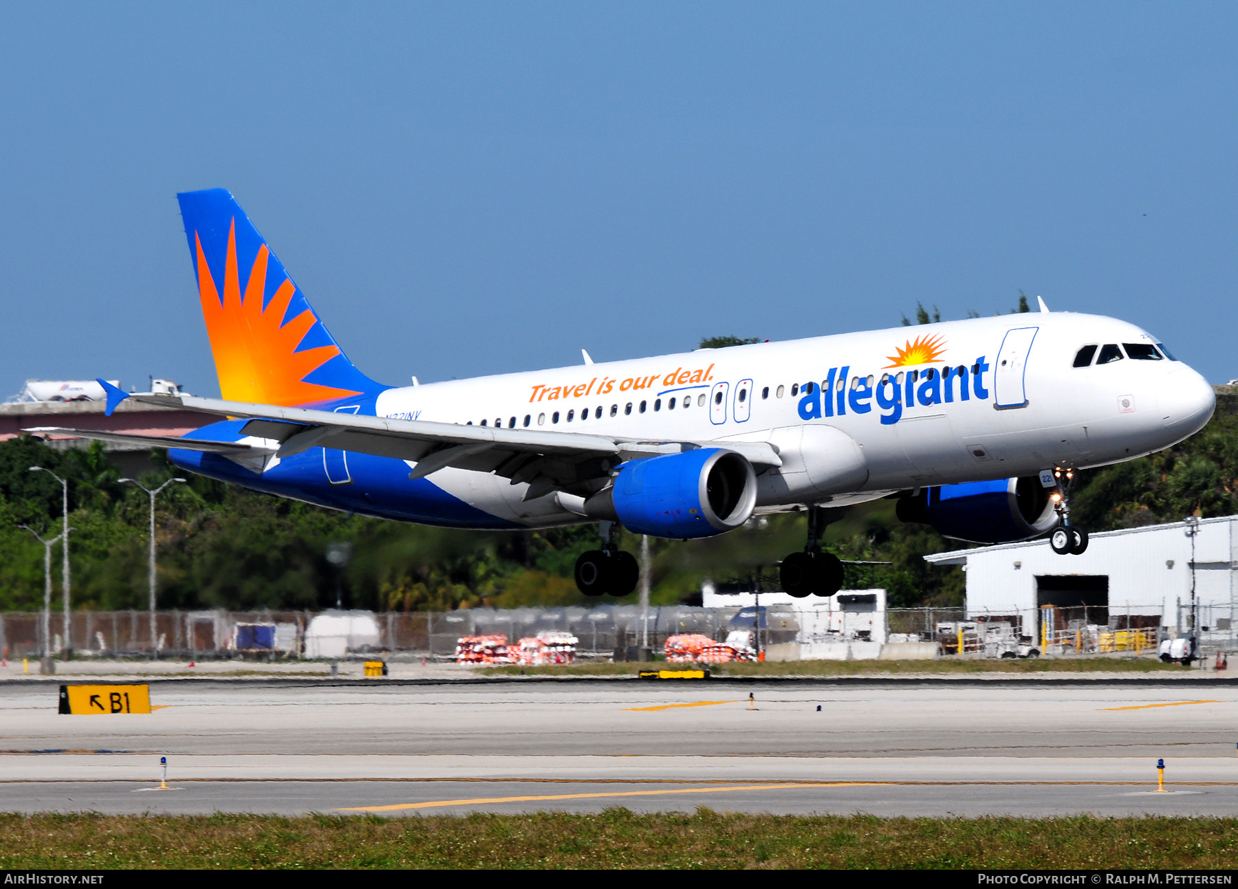 Aircraft Photo of N221NV | Airbus A320-214 | Allegiant Air | AirHistory.net #514330