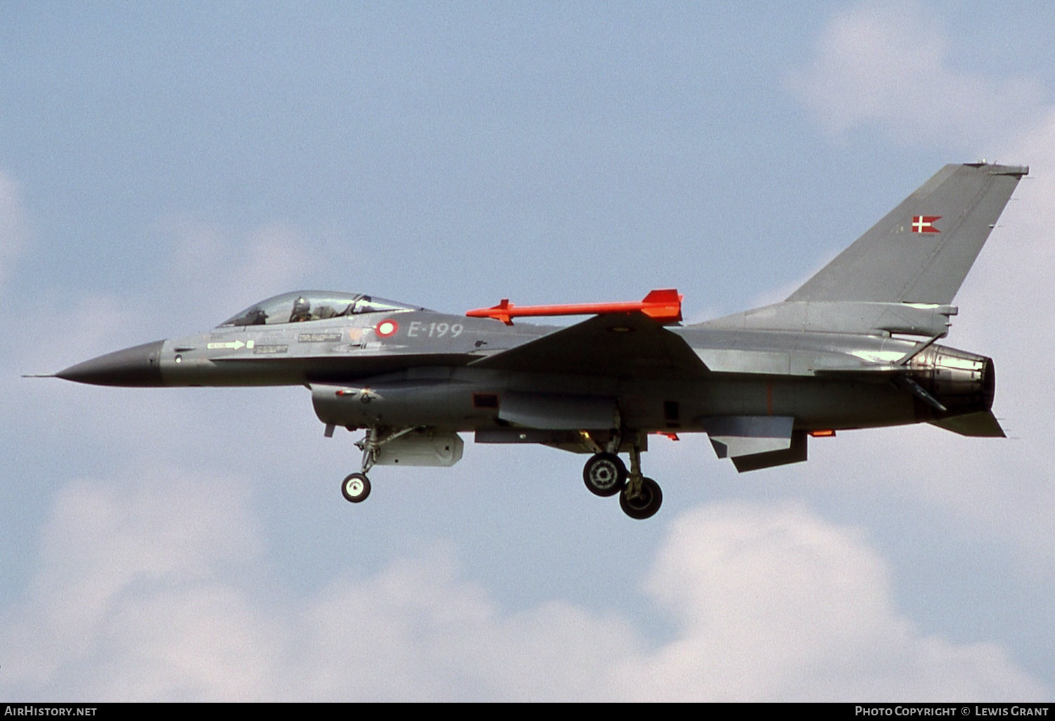 Aircraft Photo of E-199 | General Dynamics F-16A Fighting Falcon | Denmark - Air Force | AirHistory.net #514333