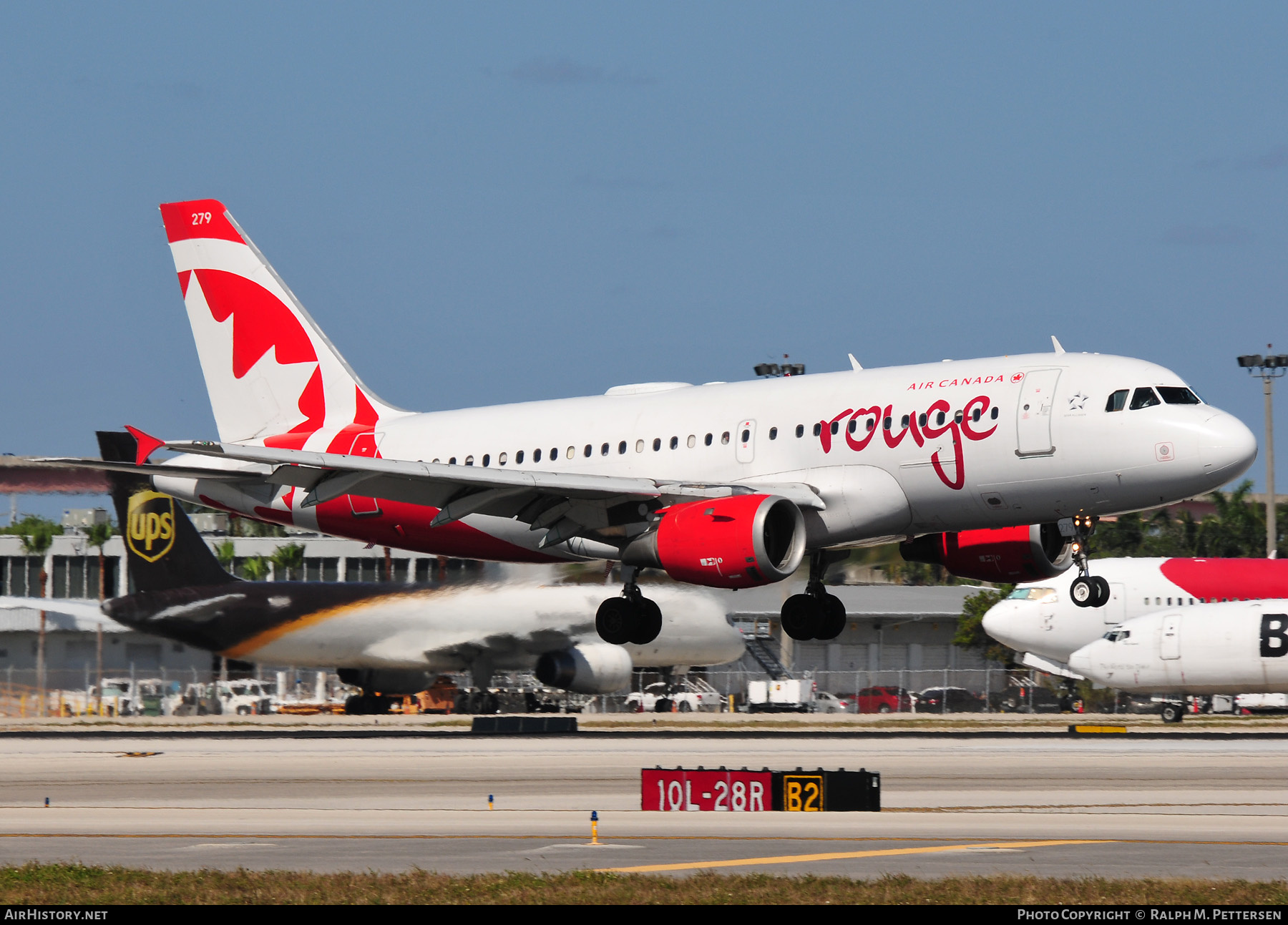 Aircraft Photo of C-GBHZ | Airbus A319-114 | Air Canada Rouge | AirHistory.net #514336