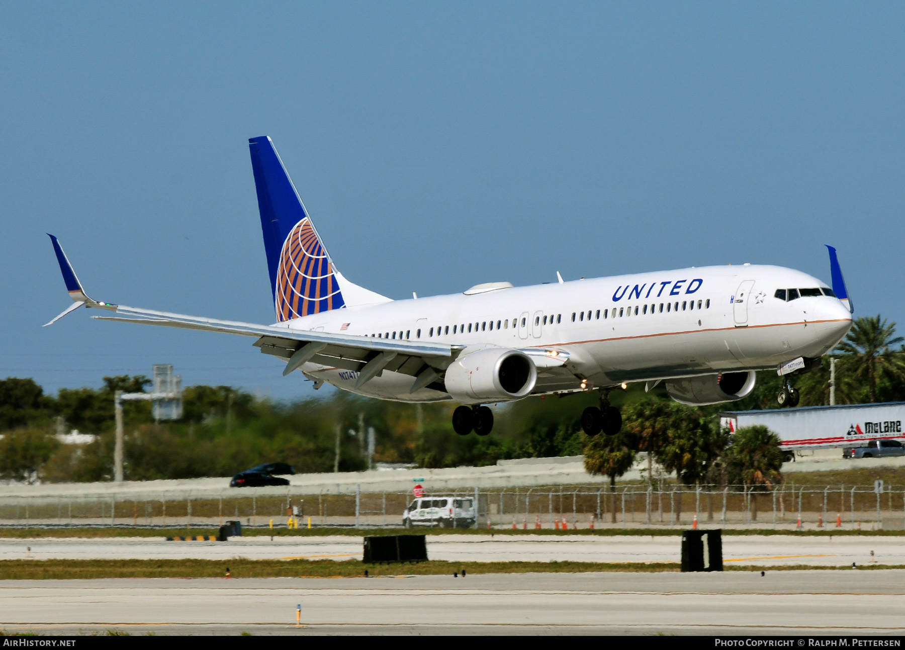 Aircraft Photo of N27477 | Boeing 737-924/ER | United Airlines | AirHistory.net #514383