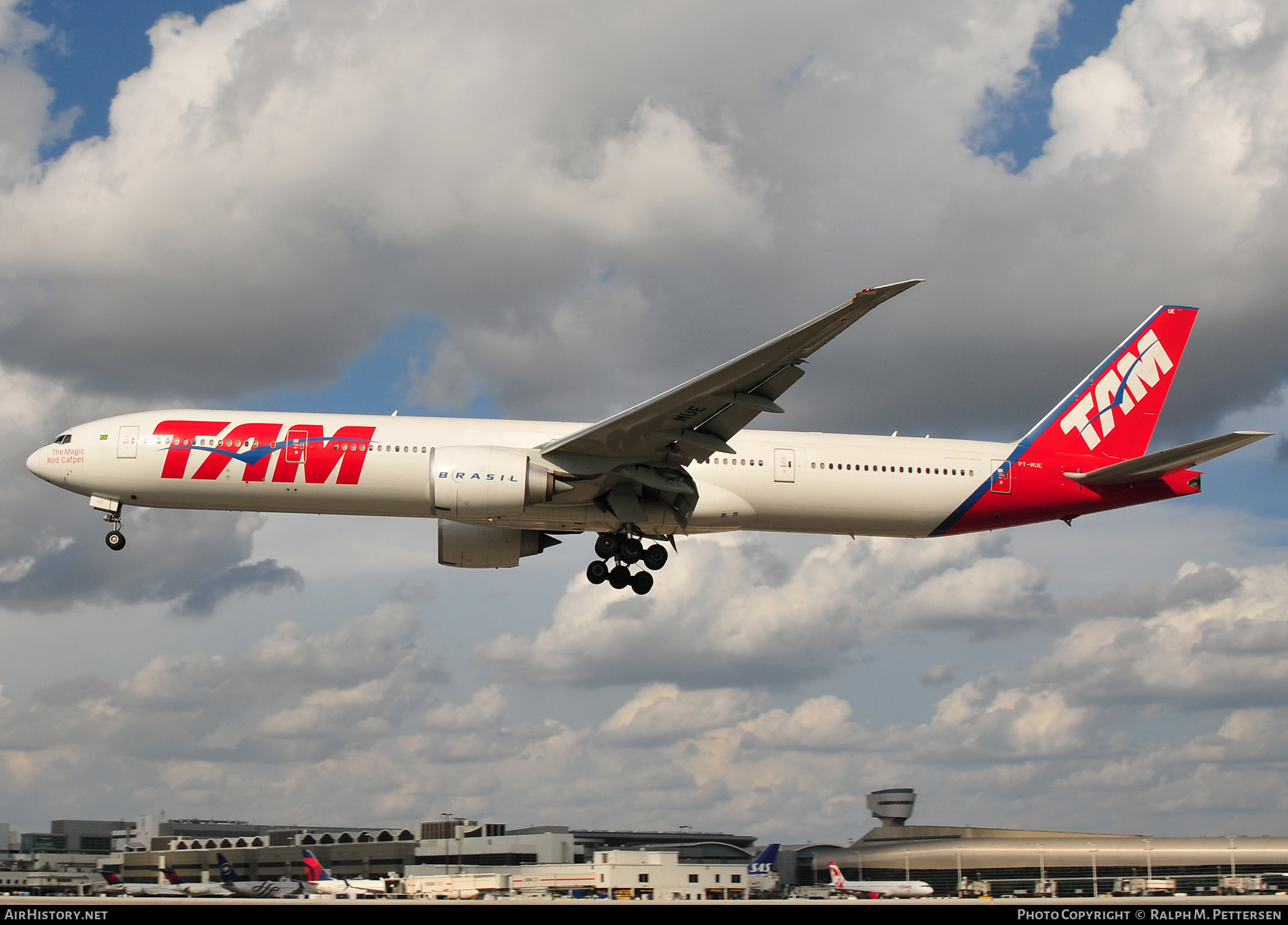 Aircraft Photo of PT-MUE | Boeing 777-32W/ER | TAM Linhas Aéreas | AirHistory.net #514900