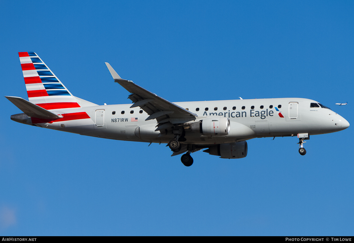 Aircraft Photo of N871RW | Embraer 170SU (ERJ-170-100SU) | American Eagle | AirHistory.net #514968