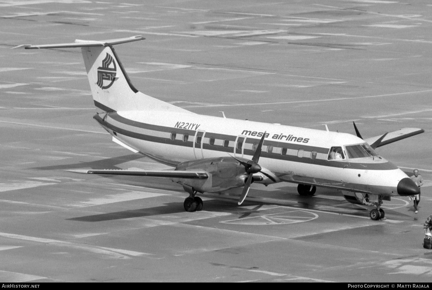 Aircraft Photo of N221YV | Embraer EMB-120RT Brasilia | Mesa Airlines | AirHistory.net #515097