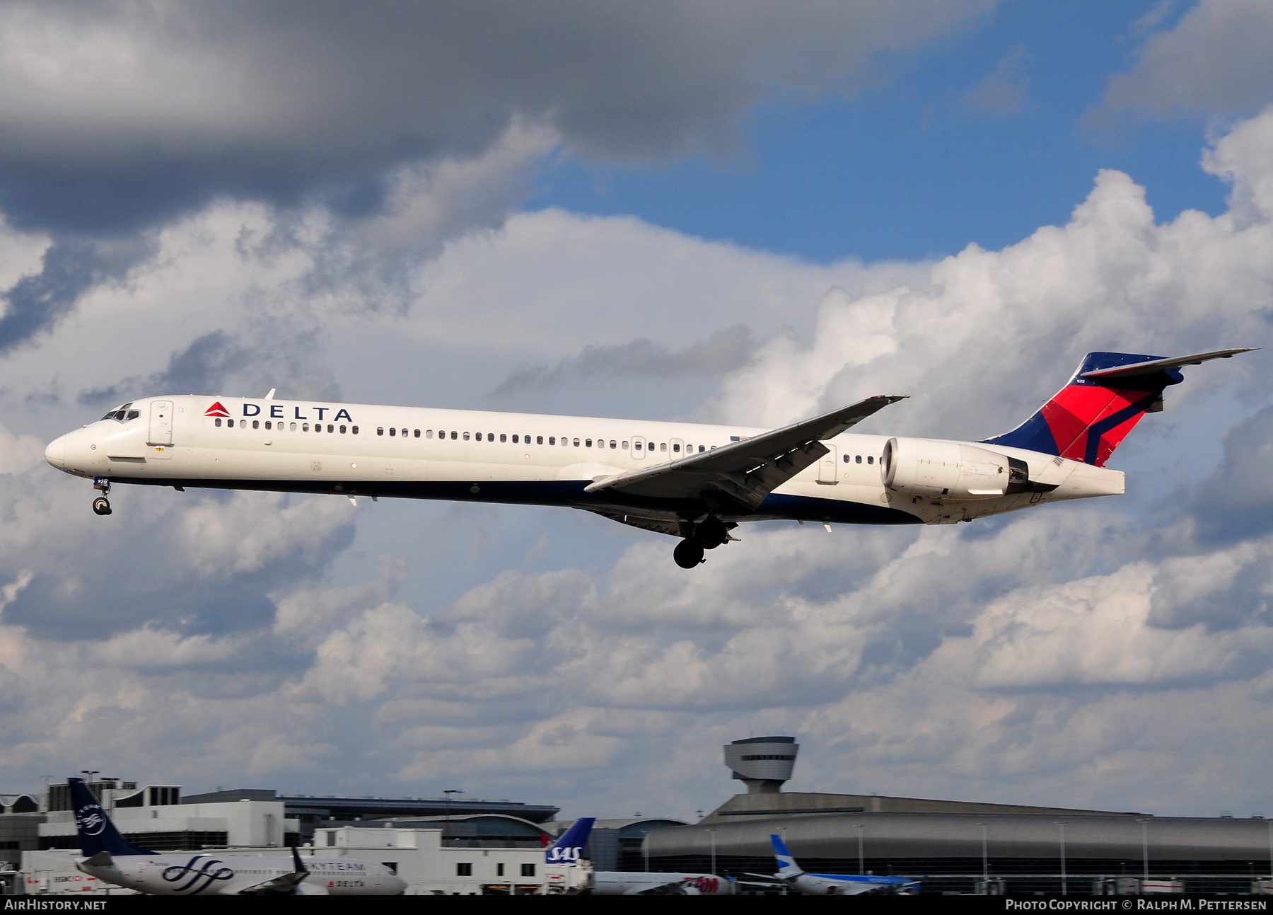 Aircraft Photo of N912DN | McDonnell Douglas MD-90-30 | Delta Air Lines | AirHistory.net #515130